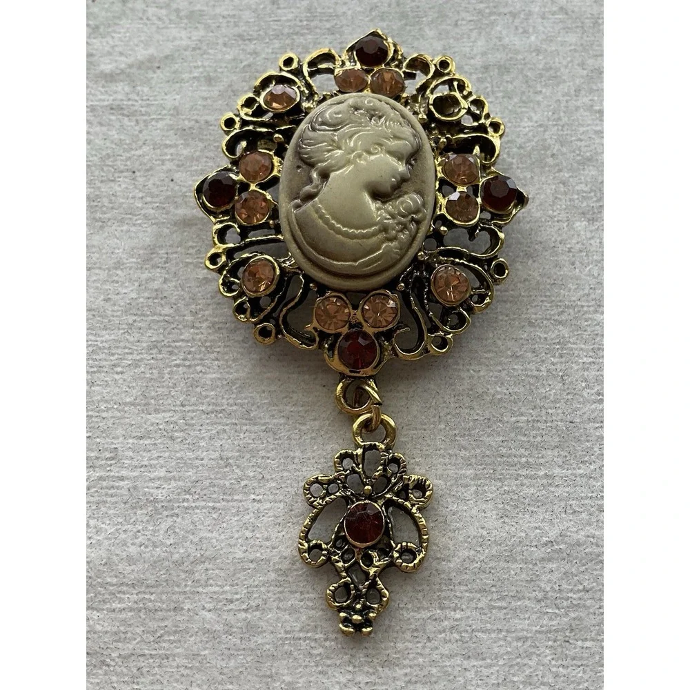 antique-style gold-tone cameo brooch Dangling Filigree Charm Vintage Estate Jewe
